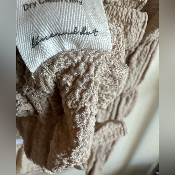 LINE AND DOT Cropped Top. Ruffles and Ruching with long sleeves. - Picture 9 of 11